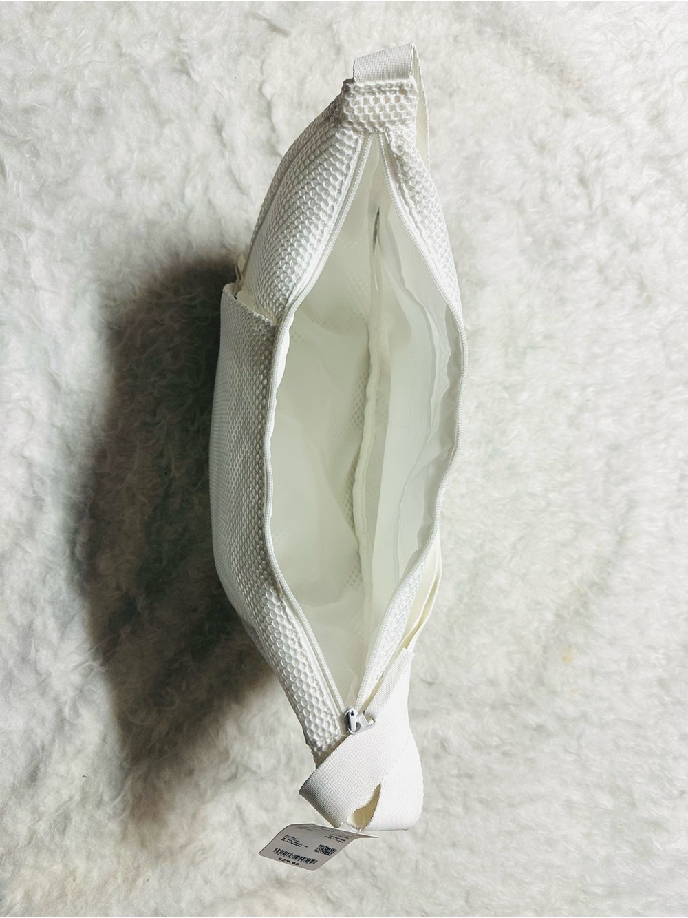 Uniqlo White Mesh Crescent Crossbody Bag - Picture 12 of 13